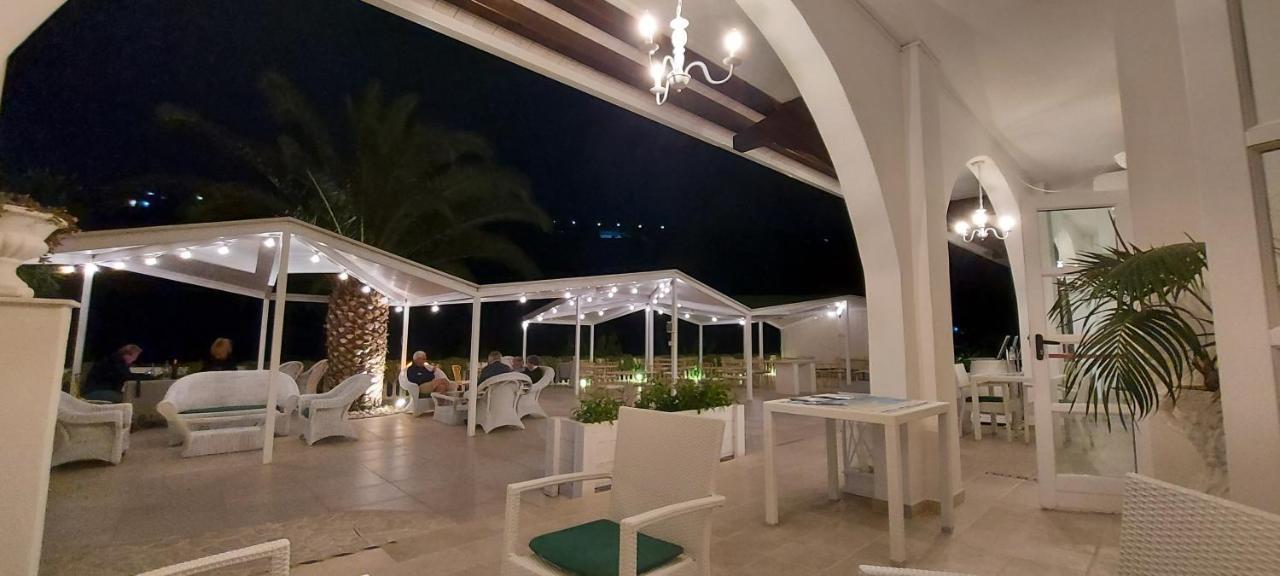 פסקיצ'י La Locanda Della Castellana Adults Only מראה חיצוני תמונה
