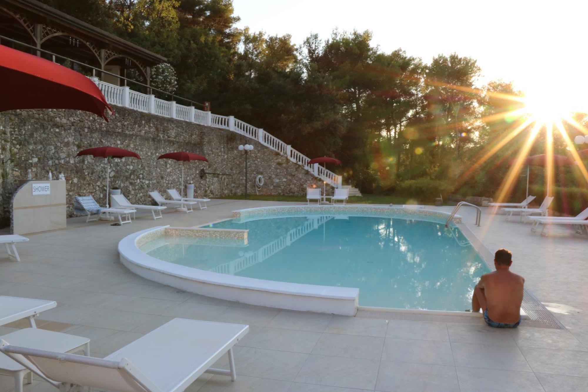 פסקיצ'י La Locanda Della Castellana Adults Only מראה חיצוני תמונה