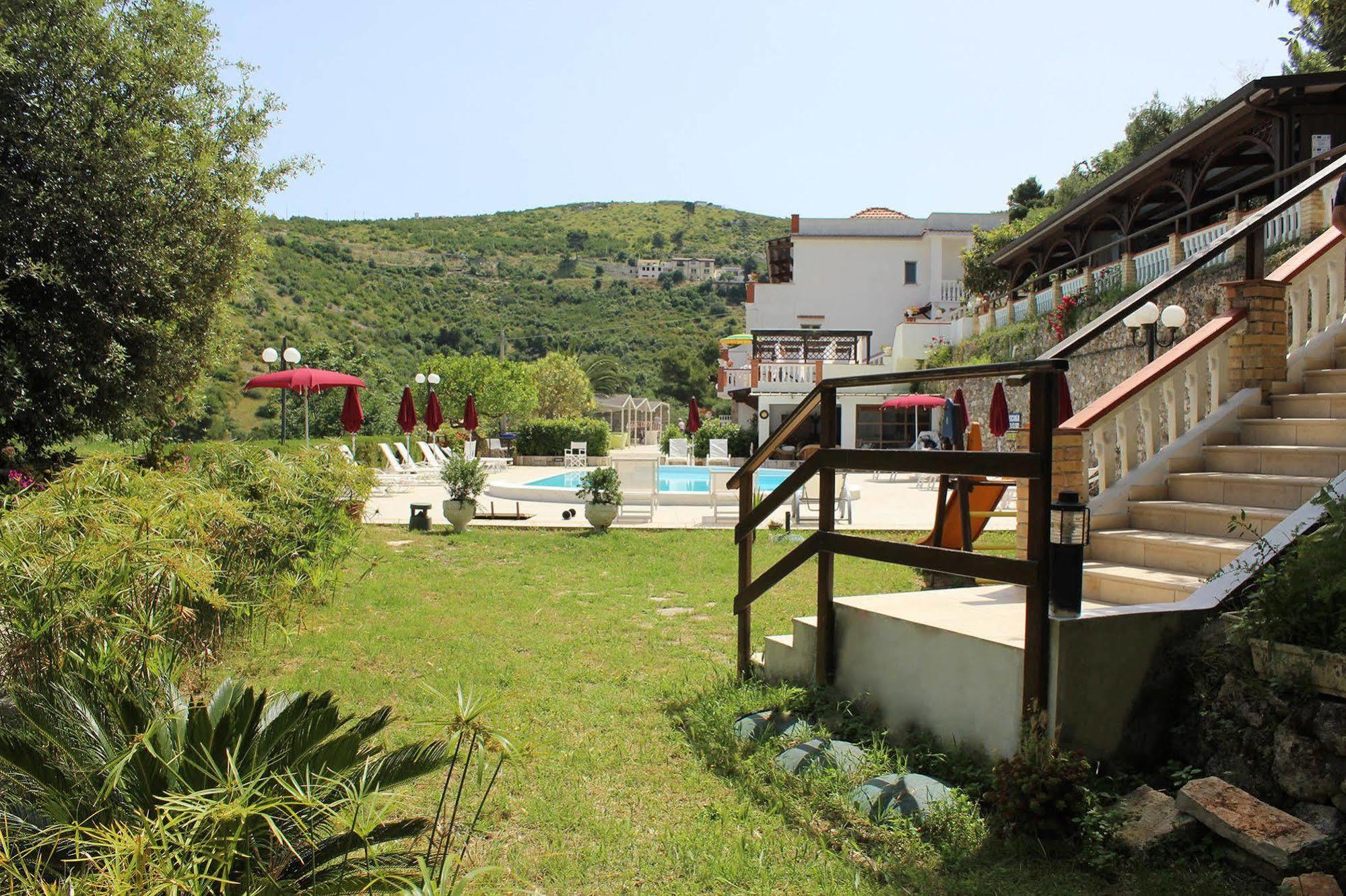 פסקיצ'י La Locanda Della Castellana Adults Only מראה חיצוני תמונה